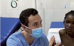 Chirurgie maxillo-faciale en mission humanitaire. Espace Douleur Douceur de la Revue Hypnose et Thérapies Brèves 68. Chirurgie maxillo-faciale en mission humanitaire. Espace Douleur Douceur de la Revue Hypnose et Thérapies Brèves 68.